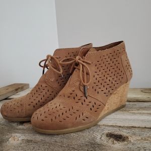 Toms brown wedge shoe, size 7.5